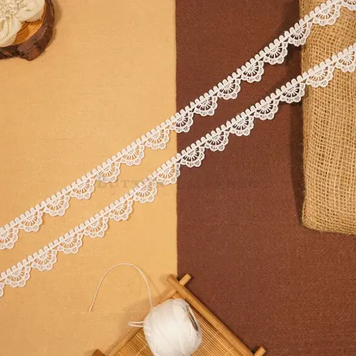 [ALN487 WHITE] One Side Border Shuttle Lace