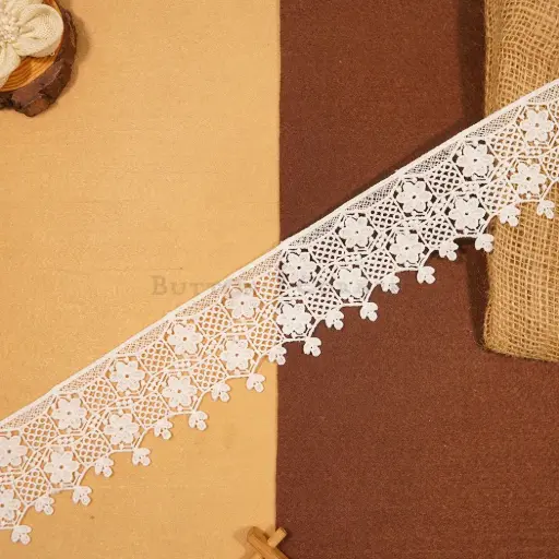 [ALN488 WHITE] One Side Border Shuttle Lace