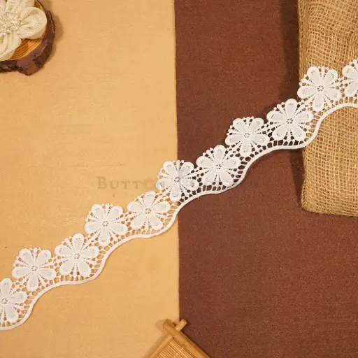 [ALN498 WHITE] One Side Border Shuttle Lace