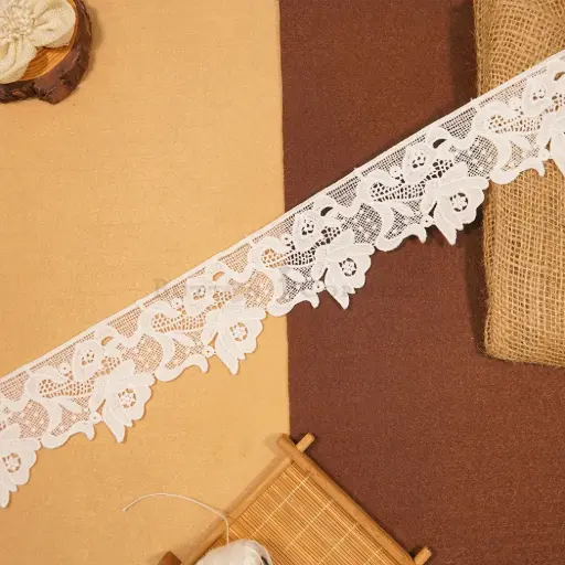 [ALN499 WHITE] One Side Border Shuttle Lace
