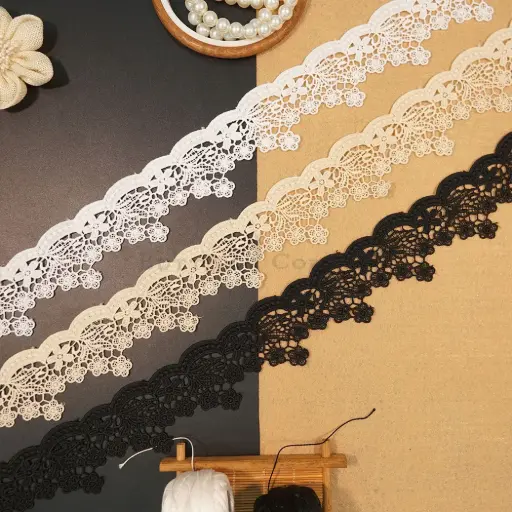One Side Border Shuttle Lace