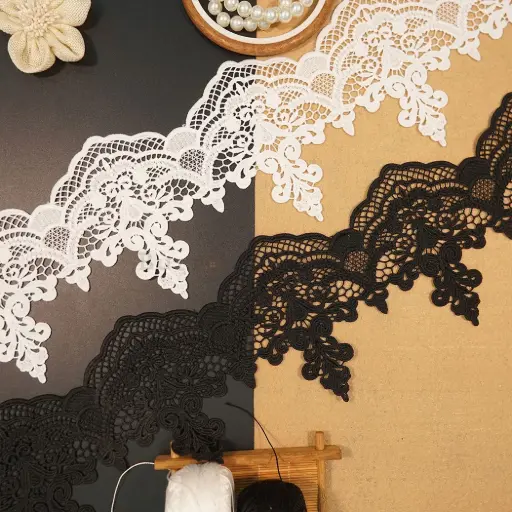 One Side Border Shuttle Lace
