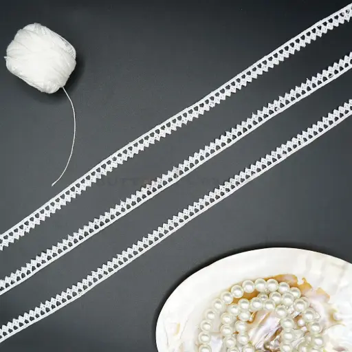 [D3003 WHITE] One Side Border Polyester Shuttle Lace