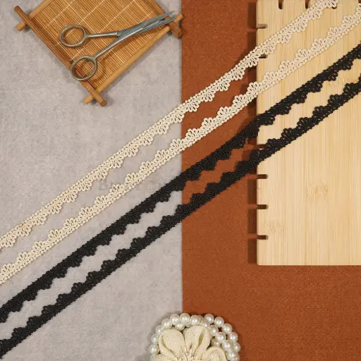 One Side Border Shuttle Lace