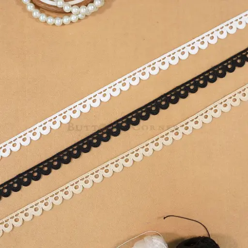 One Side Border Circular Pattern, Shuttle Lace