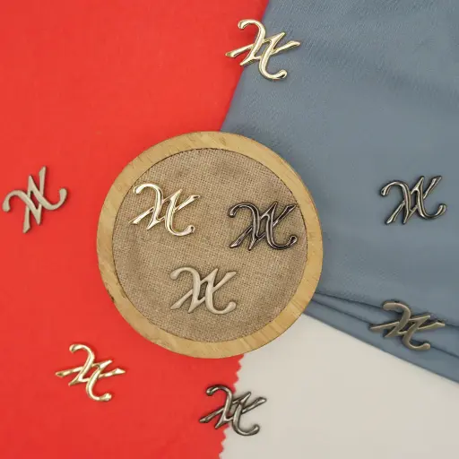 Trendy Design Flat Metal Pendant