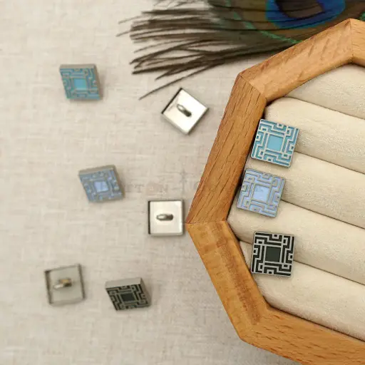 Pearl Lat Plated Labyrinth Square Shirt Button