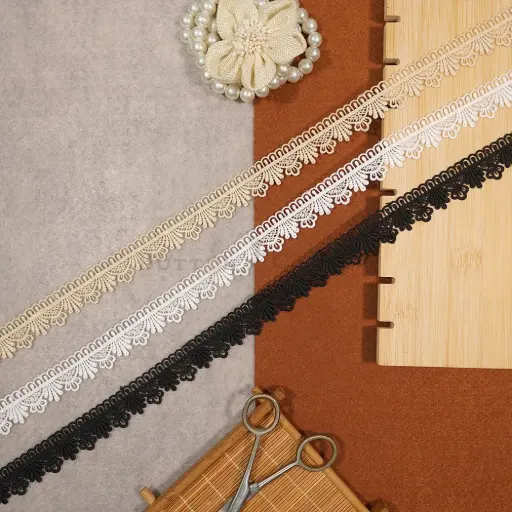 One Side Border Shuttle Lace