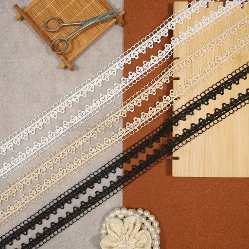 One Side Border Shuttle Lace