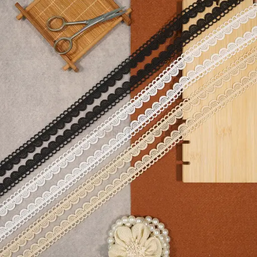 One Side Border Shuttle Lace