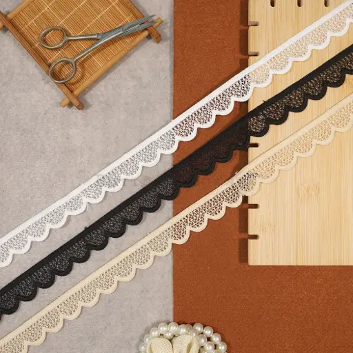One Side Border Shuttle Lace