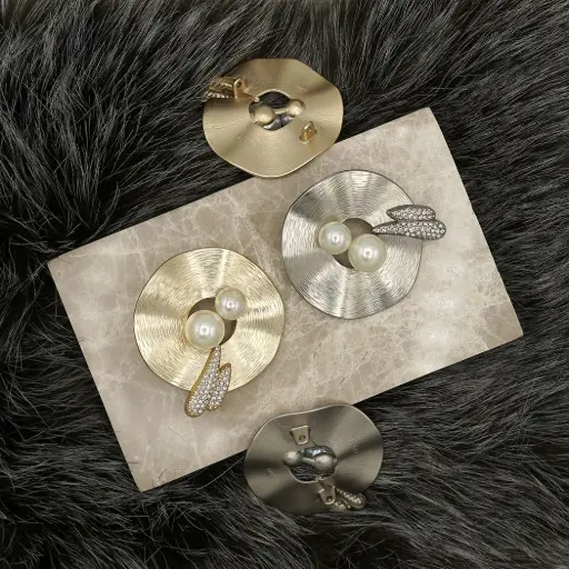 Boho Style Hollow Pearl Rhinestone Button 