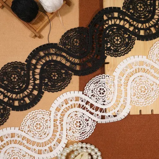 One Side Border Shuttle Lace