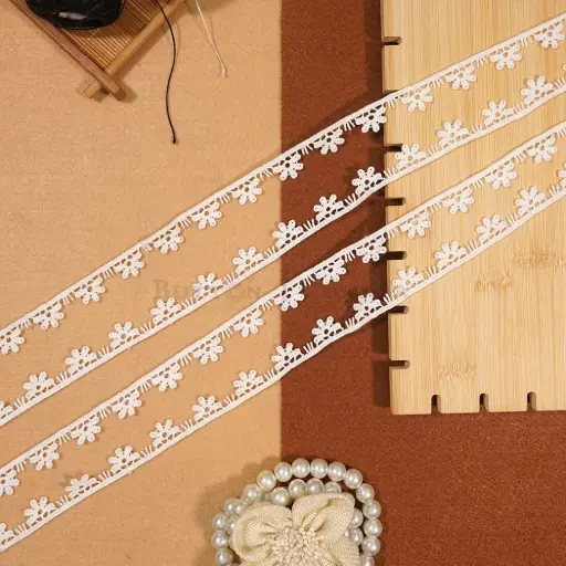 [MYB933 WHITE] One Side Border Shuttle Lace