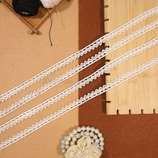 [MYB934 WHITE] One Side Border Shuttle Lace