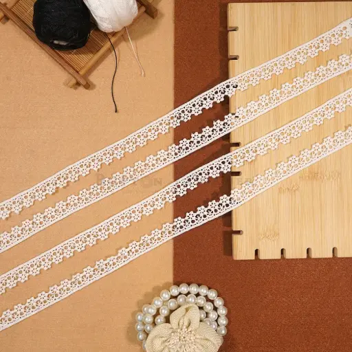 [MYB941 WHITE] One Side Border Shuttle Lace