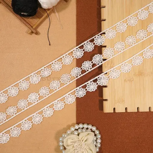 [MYB942 WHITE] One Side Border Shuttle Lace