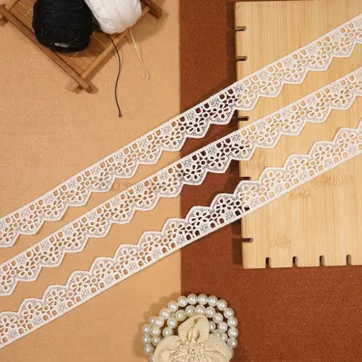 [MYB943 WHITE] One Side Border Shuttle Lace