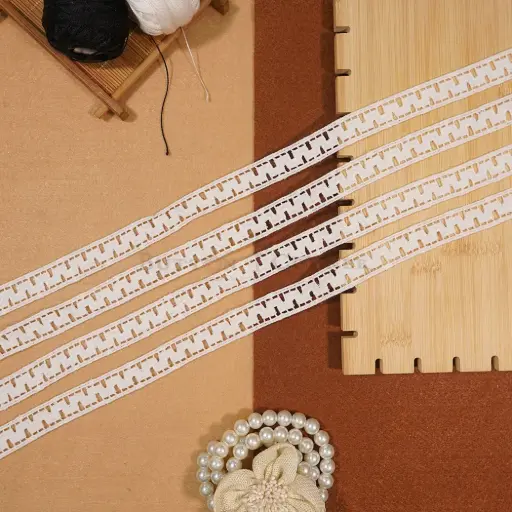 [MYB944 WHITE] Double Side Border Shuttle Lace
