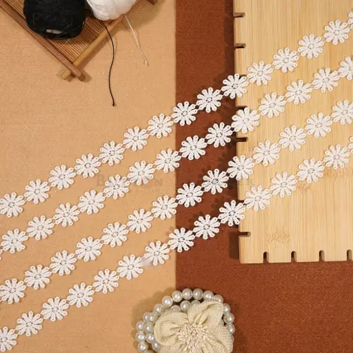 [MYB946 WHITE] Flower Design Shuttle Lace