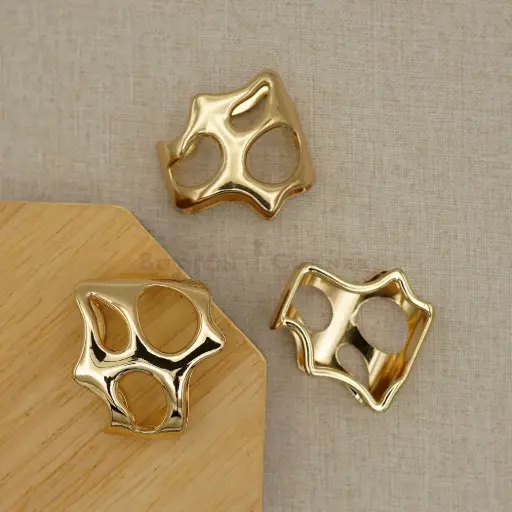 [B3232 GOLD] Abstract Organic Design Metal Scarf Holder