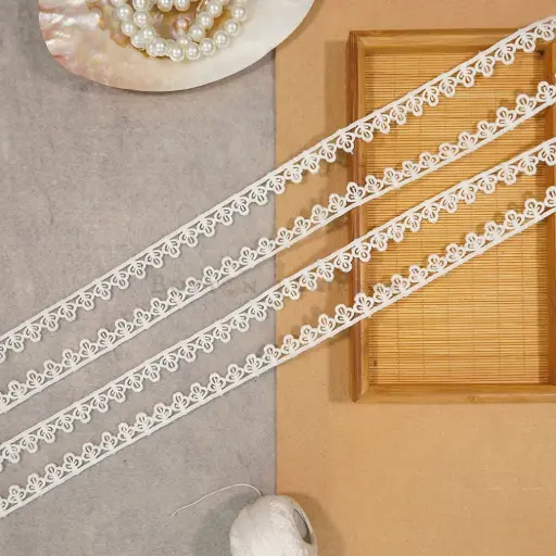 [MYB952 WHITE] One Side Border Shuttle Lace