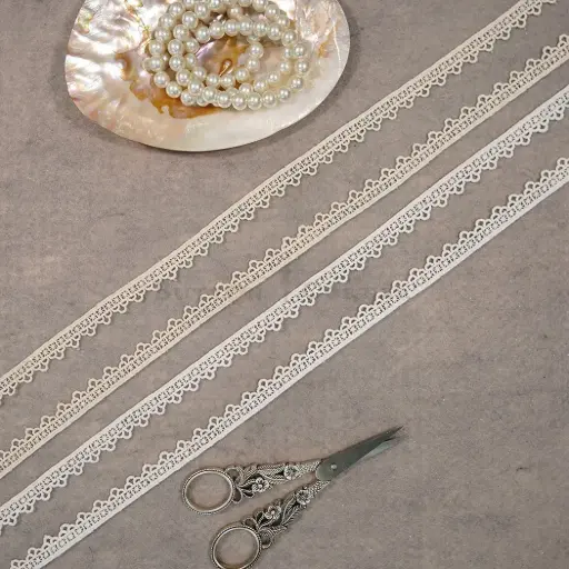 One Side Border Shuttle Lace