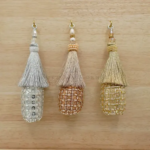 Dolki Shape Metallic Yarn, Glass Beads Tassel