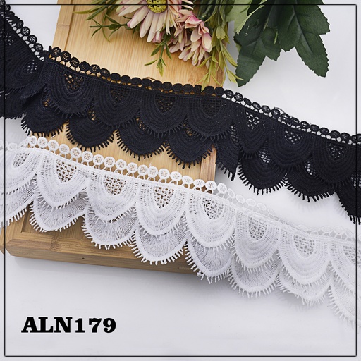One Side Border Shuttle Lace
