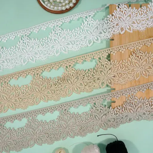 One Side Border Shuttle Lace