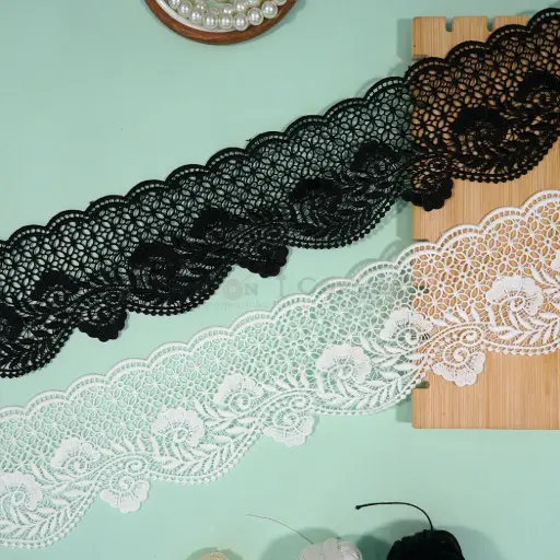 One Side Border Shuttle Lace with Scallop Edge