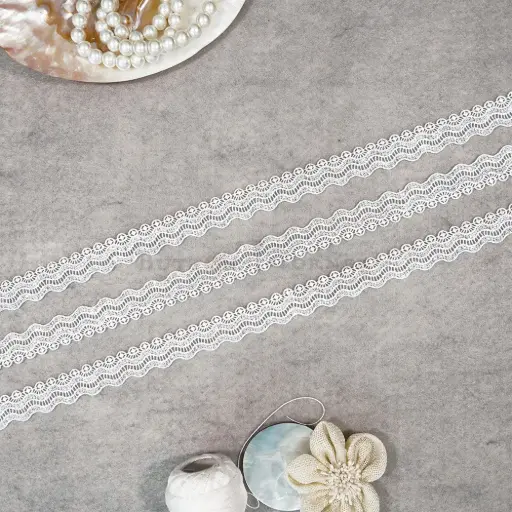 [AL746 WHITE] Zigzag Design Shuttle Sequence Lace