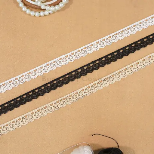 One Side Border Shuttle Lace