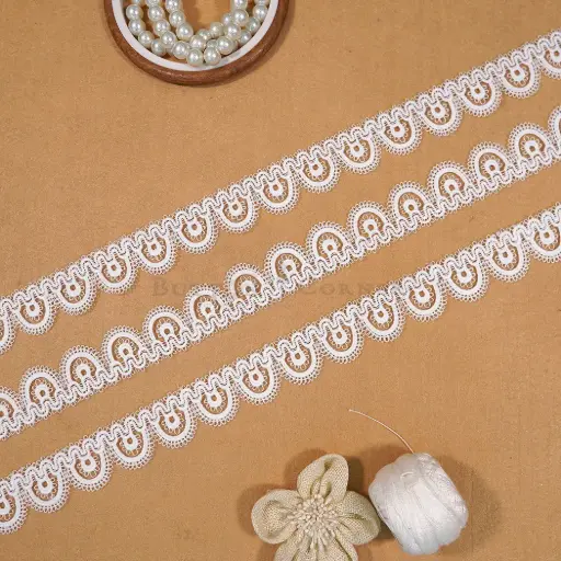 [85344-3 WHITE] One Side Border Shuttle Lace