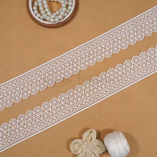 [8906-5 WHITE] One Side Border Shuttle Lace