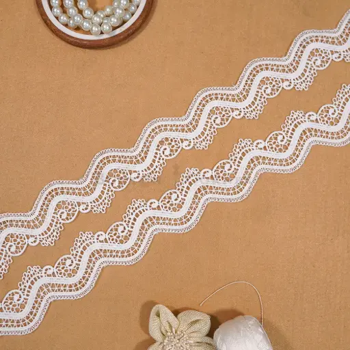 [19522-5 WHITE] Zigzag Design Shuttle Lace