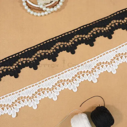 One Side Border Shuttle Lace