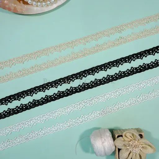 One Side Border Shuttle Lace