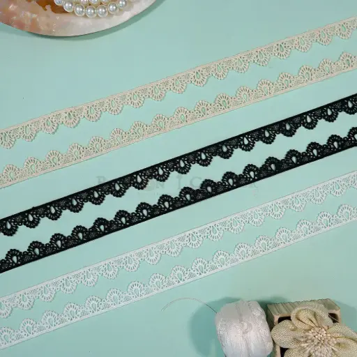 One Side Border Shuttle Lace