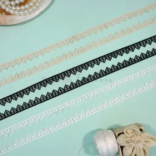 One Side Border Shuttle Lace
