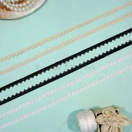 One Side Border Shuttle Lace