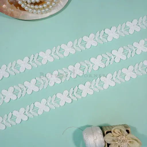 [S3752 WHITE] Flower Design Shuttle Lace