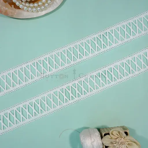 [A1383E WHITE] Criss-Cross Design Shuttle Lace