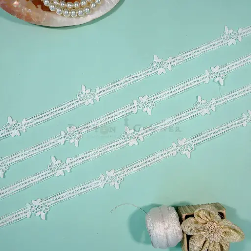 [A4629 WHITE] Floral Design Shuttle Lace