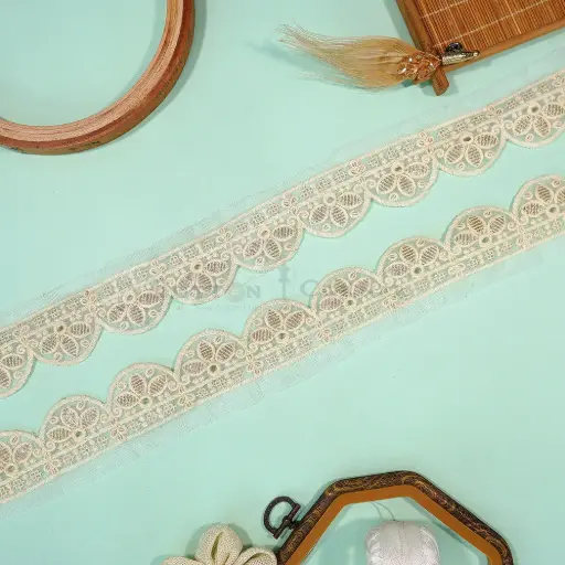 [EML479/3378 OFF WHT GOLD] Embroidery Thread, Sequence, Scallop Net Lace
