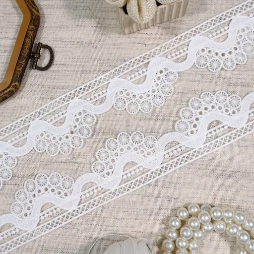 [17896-5 WHITE] One Side Border Shuttle Lace