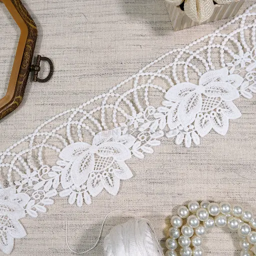[19524J9 WHITE] Floral Design Shuttle Lace