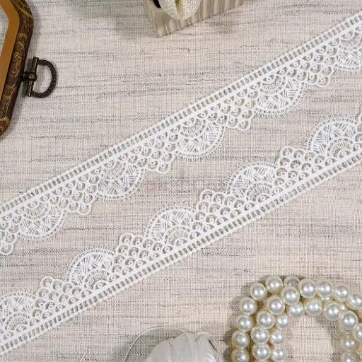 [AL2093 WHITE] One Side Border Scallop Design Shuttle Lace