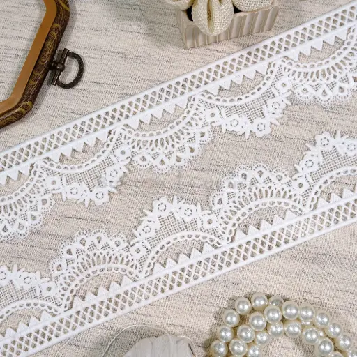 [AL2095 WHITE] One Side Border Shuttle Lace