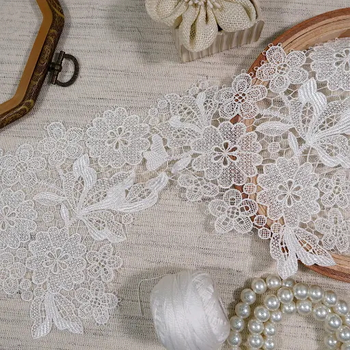 [10470 WHITE] Floral Design Shuttle Lace